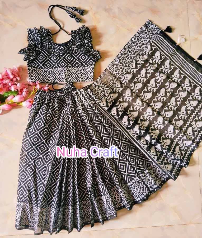 সুতি গ্লিটার প্রিন্ট এর শাড়ি Black
