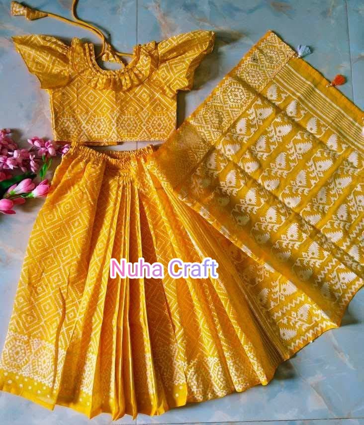 সুতি গ্লিটার প্রিন্ট এর শাড়ি Yellow